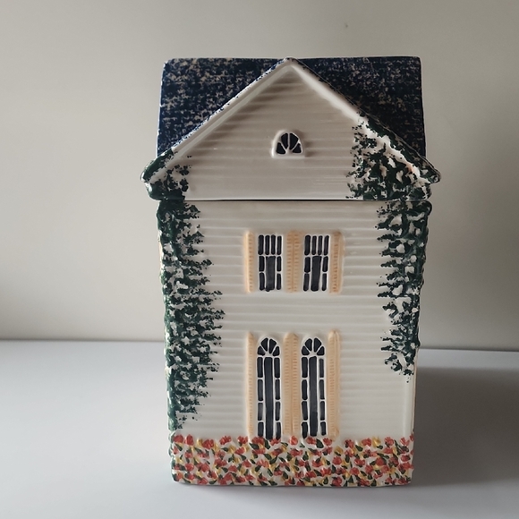 Charming House Cookie Jar with Floral Accents. - Picture 3 of 15